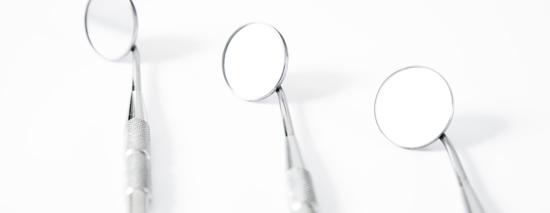 일반진료 참고 이미지 — 치과 검진에 쓰는 구강 거울